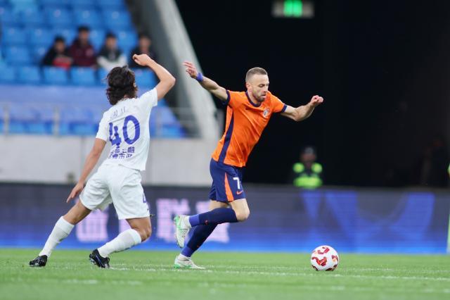 【中超】萨里奇世界波马莱莱补时失点 海牛1比1英博